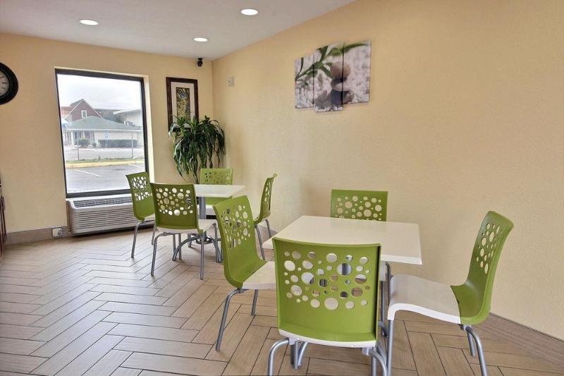 Econo Lodge At Military Circle Norfolk Zewnętrze zdjęcie