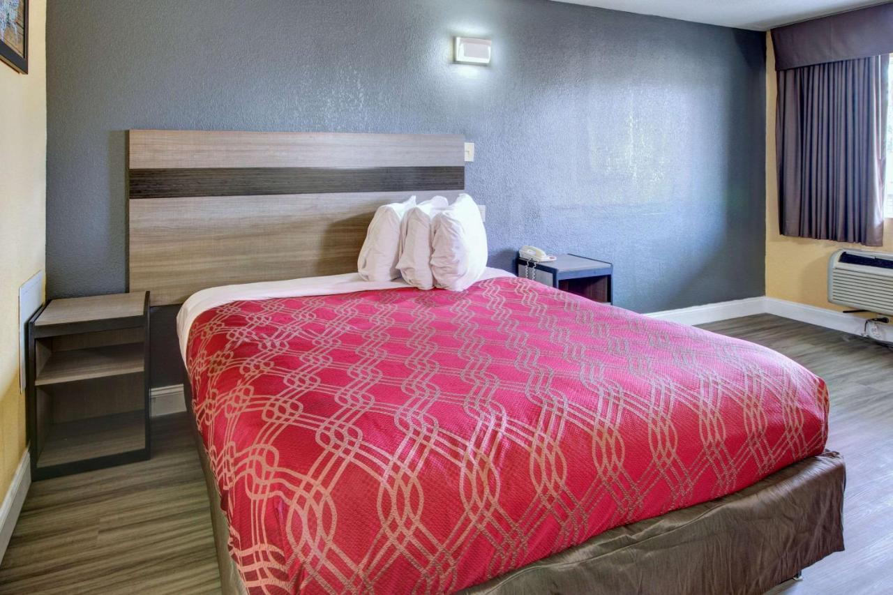 Econo Lodge At Military Circle Norfolk Zewnętrze zdjęcie